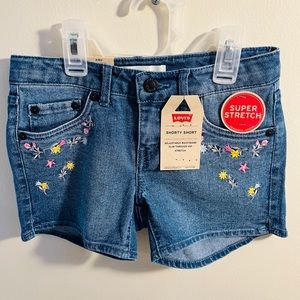 Levi’s girls shorts with design